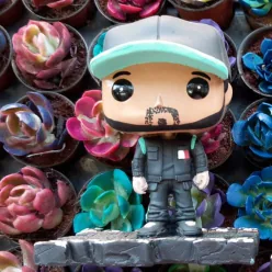 Lewis Hamilton con logos - maceta Funko Pop